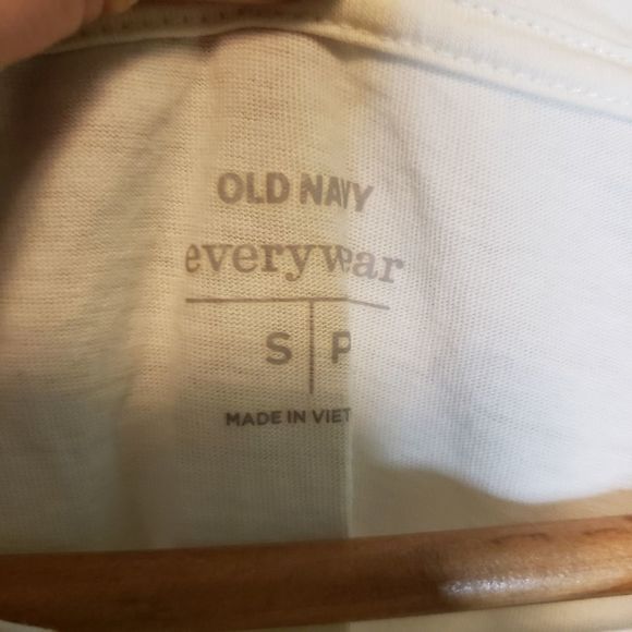 3 for $25 Old Navy Oh Hey Vacay White Ladies tee-shirt small t-shirt - Picture 3 of 4